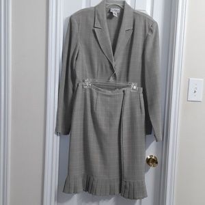 K.C Spencer New York 2 piece Suit Grey Size 18
